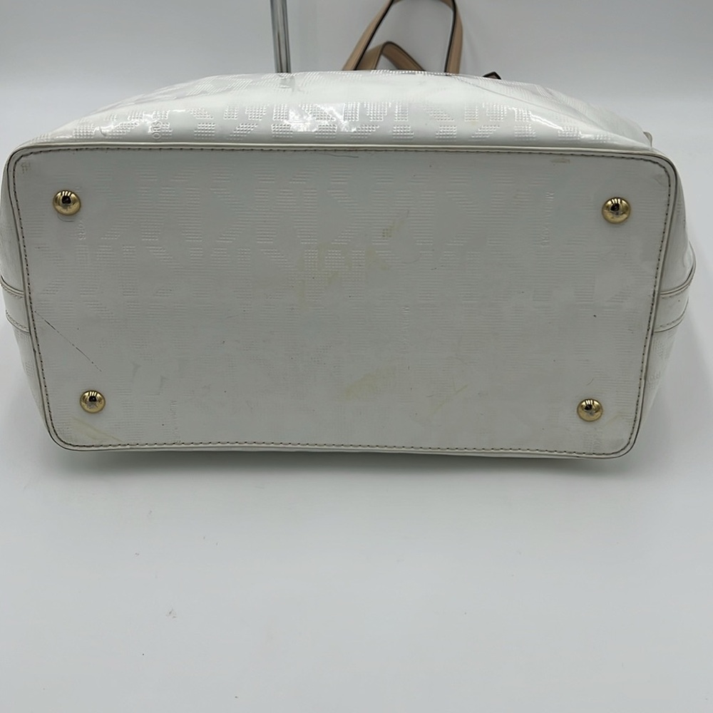 Michael Kors White and Tan Classic Tote - Picture 3 of 7